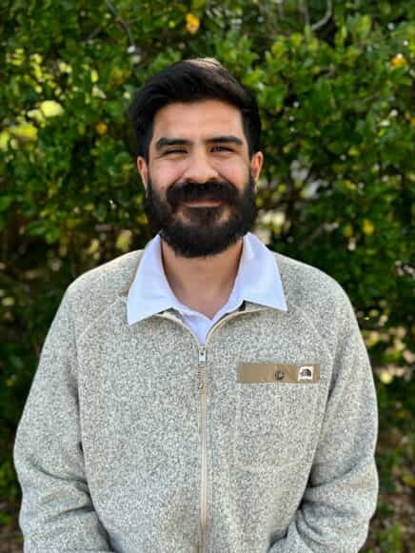 Joey  Hernandez Photo